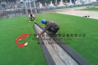 人造草坪應用解析 休閑草坪、高爾夫果嶺與地坪工程的多功能融合